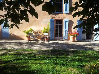 Landhaus-Atmosphäre eines mehrtägigen Retreats in der ruhigen Natur bei Toulouse